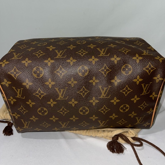 Louis Vuitton Speedy 30 Monogram Boston Bag -Excellent
Condition - Picture 15 of 17